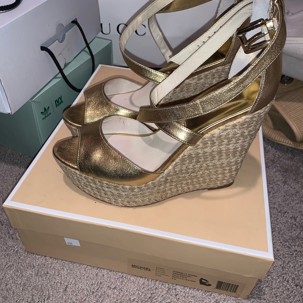 Michael Kors women gold platform sandals - Picture 5 of 5